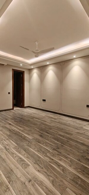 Room in 3 BHK Builder Floor at Greater Kailash I – for Sale