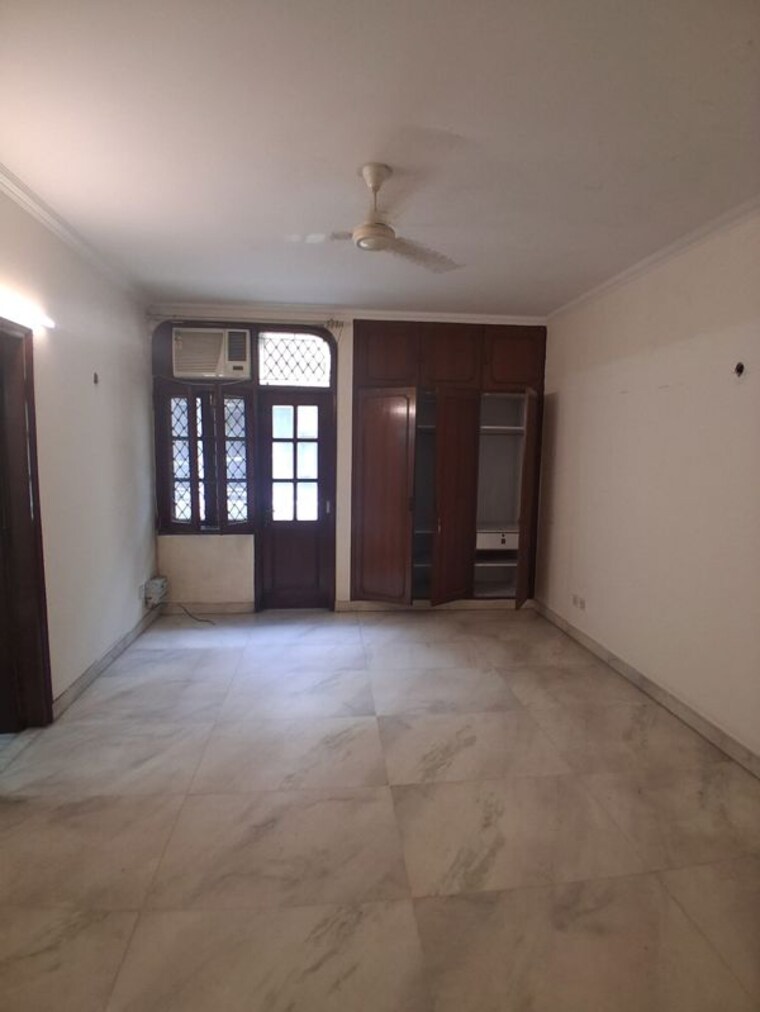 Room, greater kailash i 4 Bedroom 5000 Sq.Ft. Builder Floor In Greater Kailash I Delhi 10393984