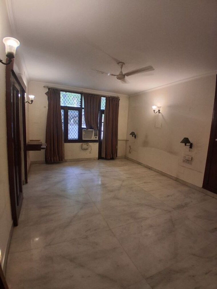 Room, greater kailash i 4 Bedroom 5000 Sq.Ft. Builder Floor In Greater Kailash I Delhi 10393984
