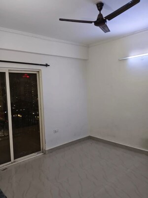 Room in 2.5 BHK Apartment at Gardenia Gateway, Sector 75 – for Rent