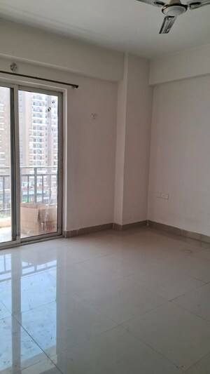 Room in 3 BHK Apartment at Gardenia Gateway, Sector 75 – for Rent