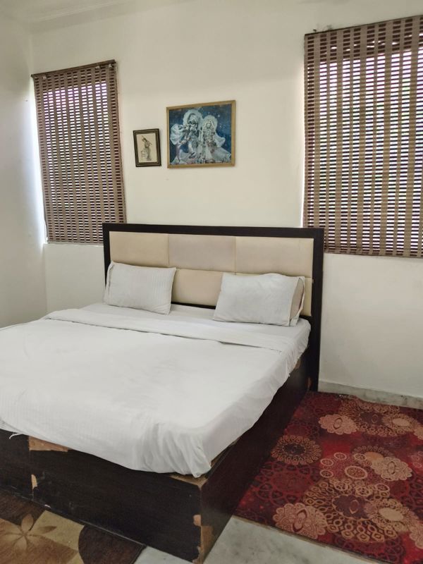 2 BHK + Pooja Room Apartment For Rent in Aims Golf City