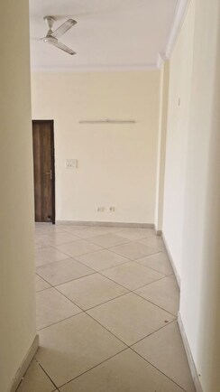2.5 BHK + Study Room Apartment For Rent in Jm Orchid