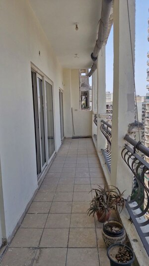 Staircase in 2.5 BHK Apartment at Jm Orchid, Sector 76 – for Rent