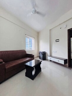 1 BHK + Pooja Room,Servant Room,Study Room,Extra Room,Basement,Store Room Apartment For Rent in Golden Tulip Kondapur