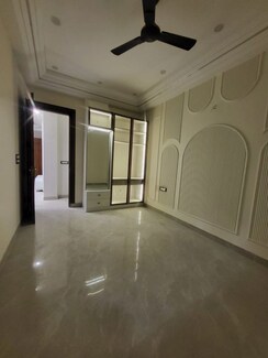 4 BHK + Servant Room Apartment For Rent in Mahagun Moderne