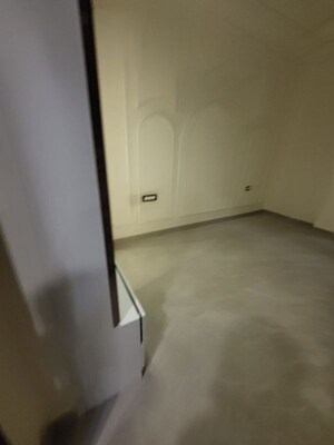 Room in 4 BHK Apartment at Mahagun Moderne, Sector 78 – for Rent