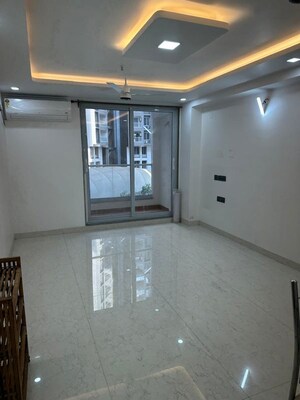 Room in 2 BHK Apartment at Chandivali – for Rent