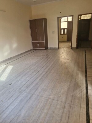 Room in 2.5 BHK Independent House at Sector 21d – for Rent