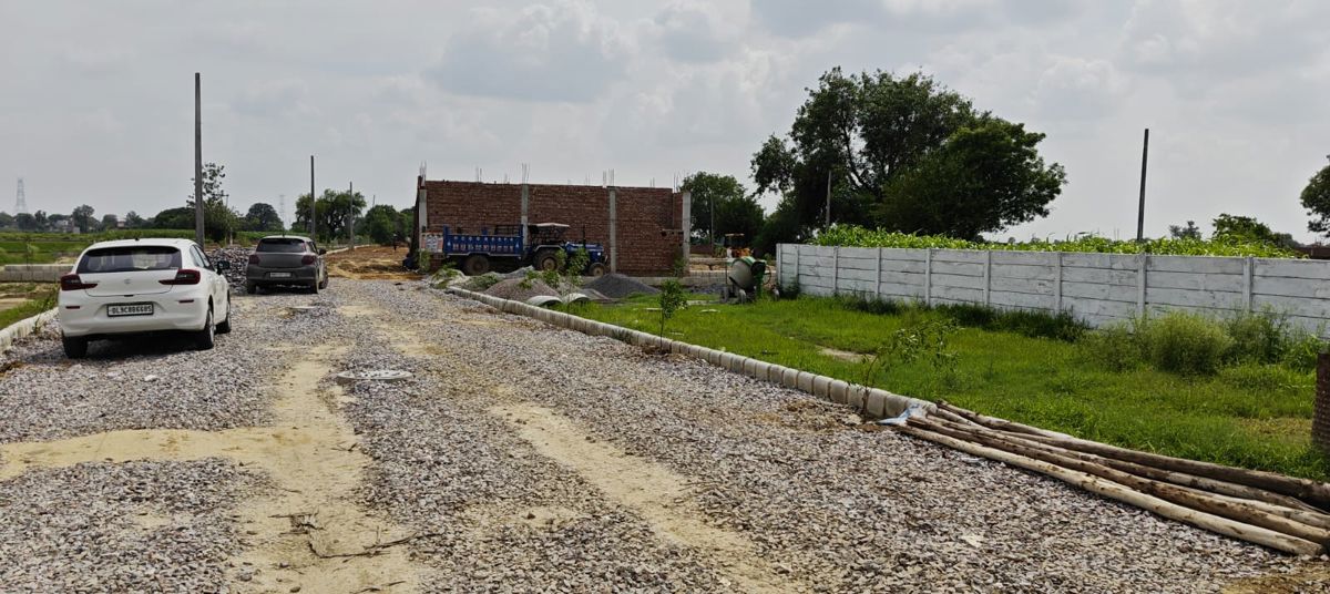 Plot For Sale in Batla House