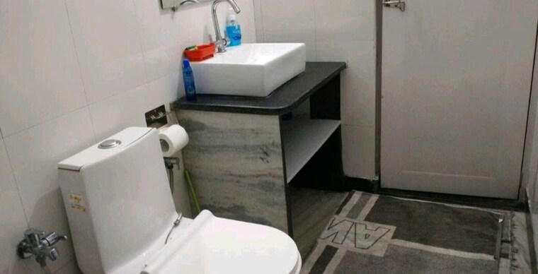 Team Area, isp-shivam-plaza 1 Bedroom 200 Sq.Mt. Builder Floor In Delta I Greater Noida Greater Noida 10394120