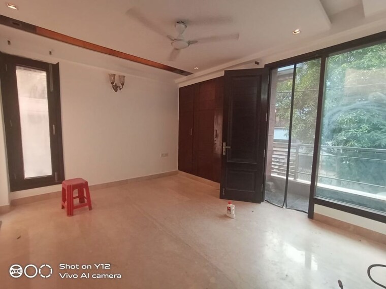 Room, greater kailash i 4 Bedroom 350 Sq.Yd. Builder Floor In Greater Kailash I Delhi 10394140