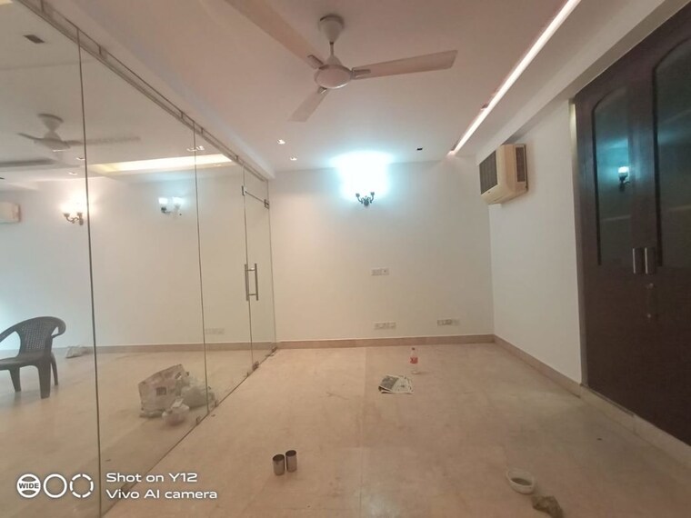 Room, greater kailash i 4 Bedroom 350 Sq.Yd. Builder Floor In Greater Kailash I Delhi 10394140