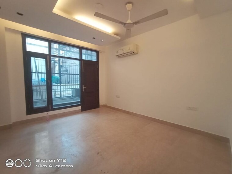 Room, greater kailash i 4 Bedroom 350 Sq.Yd. Builder Floor In Greater Kailash I Delhi 10394140