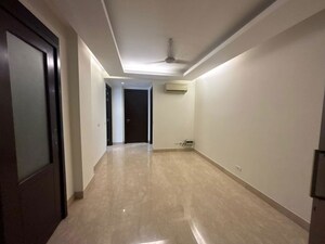 Room in 4 BHK Builder Floor at Hemkunt Colony – for Rent
