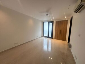 Room in 4 BHK Builder Floor at Hemkunt Colony – for Rent