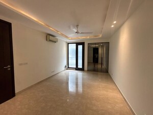 Room in 4 BHK Builder Floor at Hemkunt Colony – for Rent