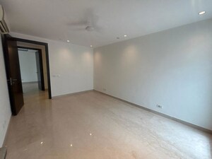 Room in 4 BHK Builder Floor at Hemkunt Colony – for Rent