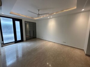Room in 4 BHK Builder Floor at Hemkunt Colony – for Rent