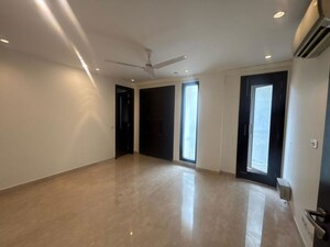 Room in 4 BHK Builder Floor at Hemkunt Colony – for Rent