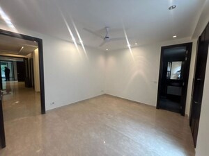Room in 4 BHK Builder Floor at Hemkunt Colony – for Rent
