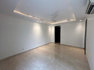 Room in 4 BHK Builder Floor at Hemkunt Colony – for Rent
