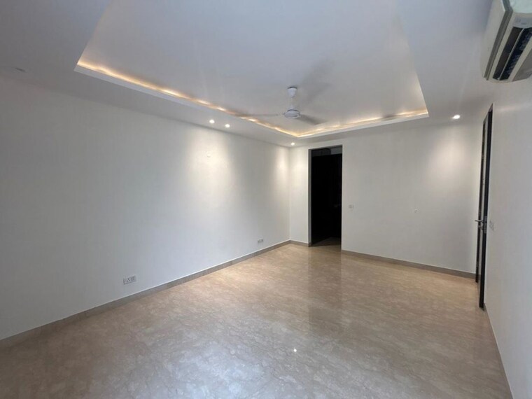 Room, hemkunt colony 4 Bedroom 450 Sq.Yd. Builder Floor In Hemkunt Colony Delhi 10394149