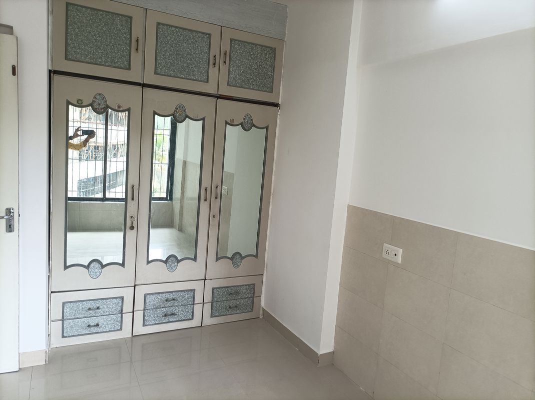 1 BHK + Pooja Room Apartment For Rent in Laxmi Plaza