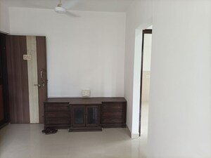 Room in 1 BHK Apartment at Laxmi Plaza, Patlipada – for Rent