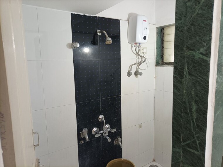 Bathroom, laxmi-plaza 1 Bedroom 555 Sq.Ft. Apartment In Patlipada Thane 10394244