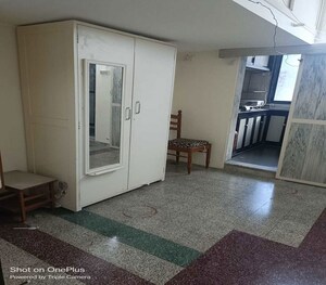 Bedroom in 1 BHK Apartment at Dadar East – for Rent