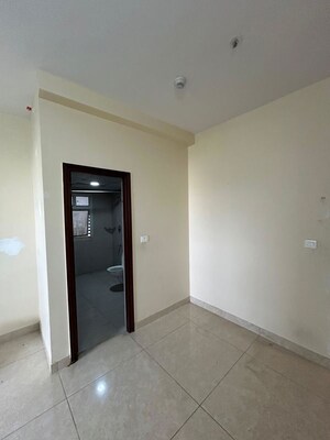 Room in 2.5 BHK Apartment at Prestige Falcon City, Konanakunte – for Rent