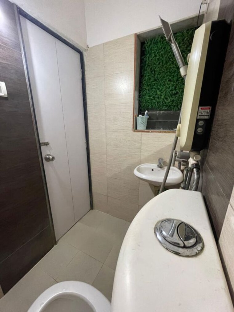 Bathroom, raunak-heights 1 Bedroom 425 Sq.Ft. Apartment In Ghodbunder Road Thane 10394497