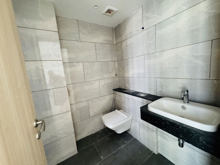 Bathroom, rustomjee-crown 4 Bedroom 2230 Sq.Ft. Apartment In Prabhadevi Mumbai 10394524