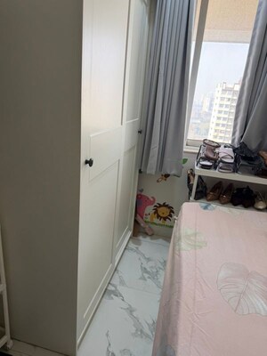 Room in 1.5 BHK Apartment at Raheja Ridgewood, Goregaon East – for Sale