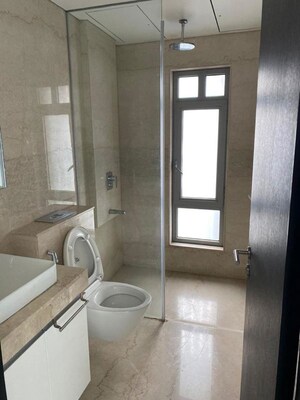 Bathroom in 6 BHK Apartment at Oberoi Realty Esquire, Goregaon East – for Sale