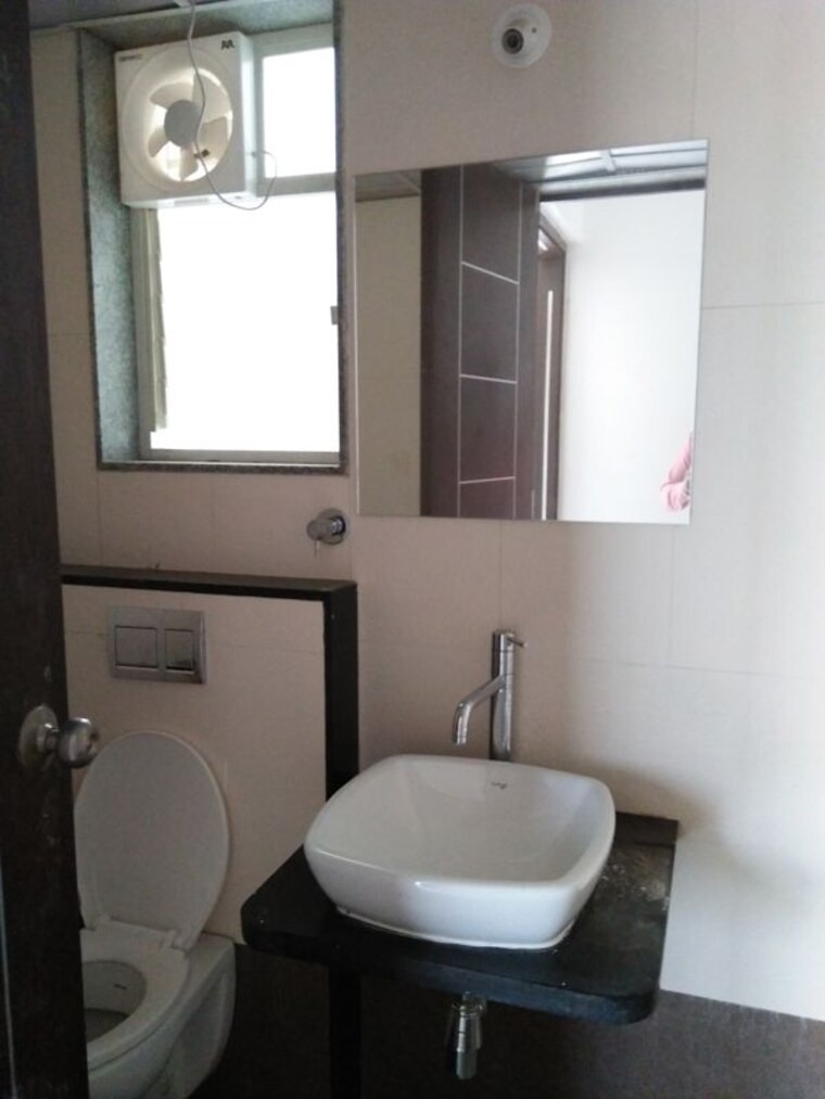 Bathroom, kamgar putala vasahat 2 Bedroom 750 Sq.Ft. Apartment In Kamgar Putala Vasahat Pune 10394532
