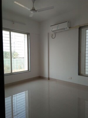 Room in 2 BHK Apartment at Kamgar Putala Vasahat – for Rent