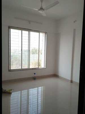 Room in 2 BHK Apartment at Kamgar Putala Vasahat – for Rent