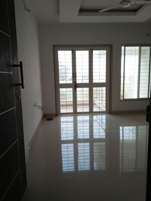 Room in 2 BHK Apartment at Kamgar Putala Vasahat – for Rent