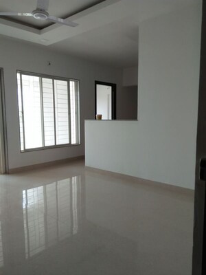 Room in 2 BHK Apartment at Kamgar Putala Vasahat – for Rent