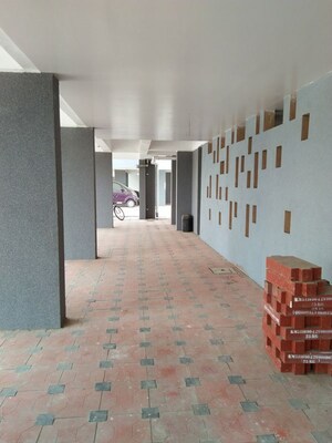 Room in 2 BHK Apartment at Kamgar Putala Vasahat – for Rent