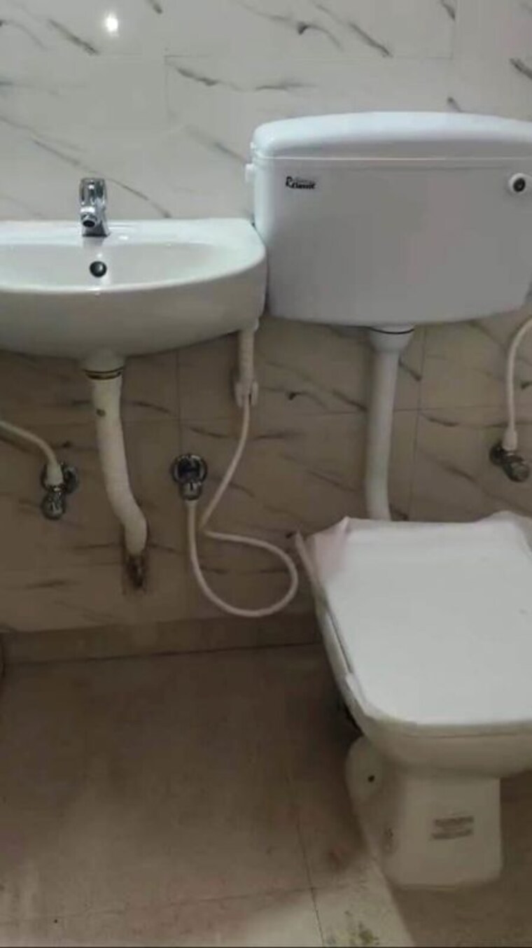 Bathroom, ambuja-neotia-bengal-ambuja-upohar 2 Bedroom 836 Sq.Ft. Apartment In Garia Kolkata 9907097