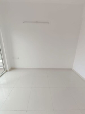 Room in 3 BHK Apartment at Runwal The Central Park, Chinchwad – for Rent