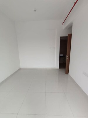 Room in 3 BHK Apartment at Runwal The Central Park, Chinchwad – for Rent