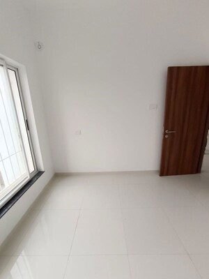 Room in 3 BHK Apartment at Runwal The Central Park, Chinchwad – for Rent