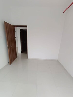 Room in 3 BHK Apartment at Runwal The Central Park, Chinchwad – for Rent