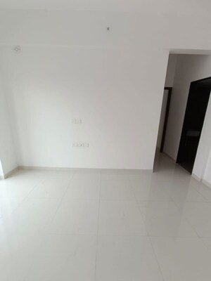 Room in 3 BHK Apartment at Runwal The Central Park, Chinchwad – for Rent