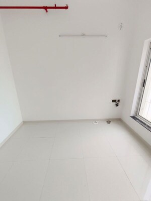 Room in 3 BHK Apartment at Runwal The Central Park, Chinchwad – for Rent