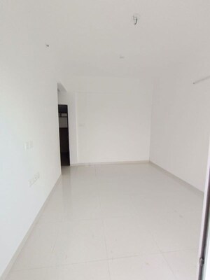 Room in 3 BHK Apartment at Runwal The Central Park, Chinchwad – for Rent